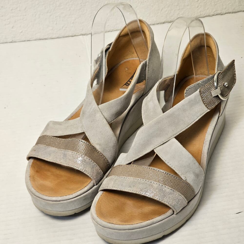 Earth Hibiscus Platform Women's Gray Suede Strap Flats Shoes 10B